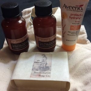 ✨Beauty bag w/ assorted samples & reusable bag✨